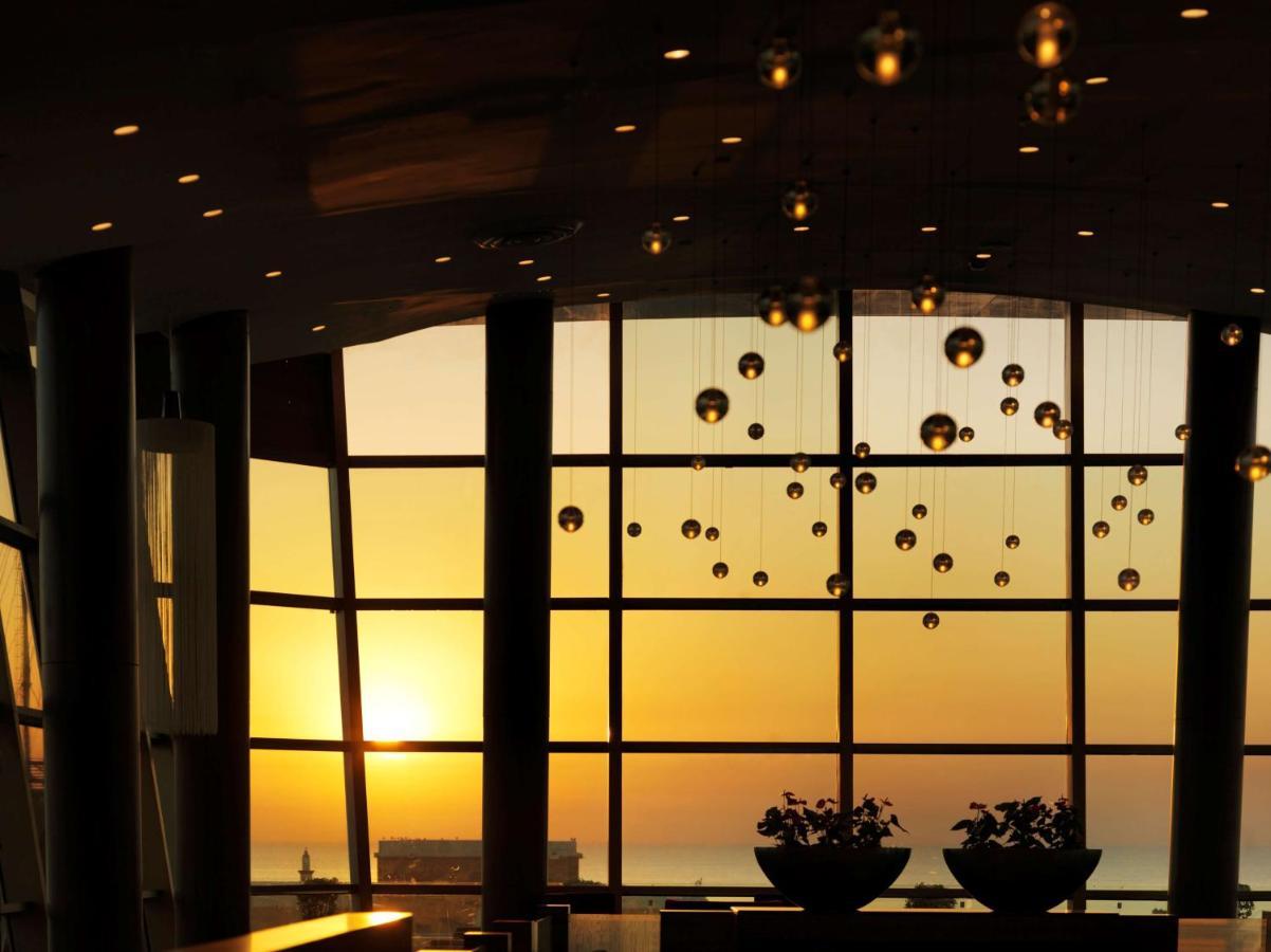 Radisson Blu Hotel, Kuwait Кувейт Экстерьер фото Interior of the hotel
