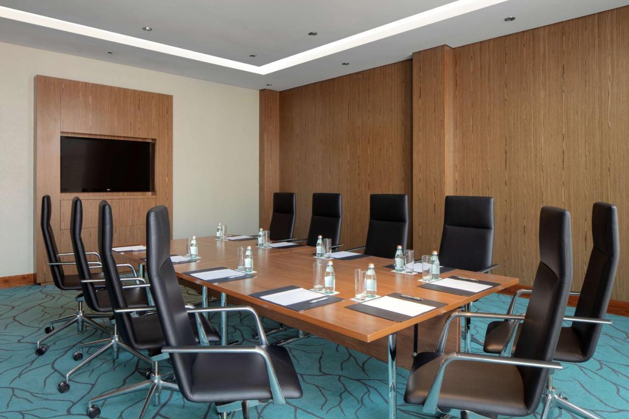 Radisson Blu Hotel, Kuwait Кувейт Экстерьер фото Meeting room