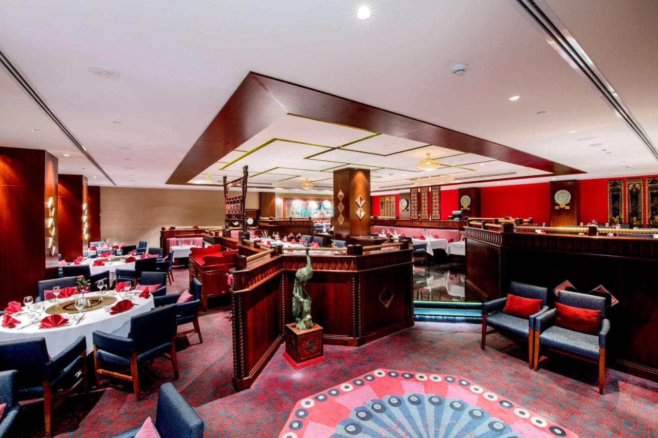 Radisson Blu Hotel, Kuwait Кувейт Экстерьер фото The interior of the restaurant