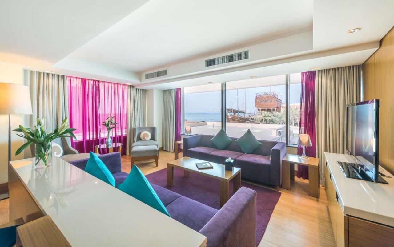 Radisson Blu Hotel, Kuwait Кувейт Экстерьер фото Suite at the hotel