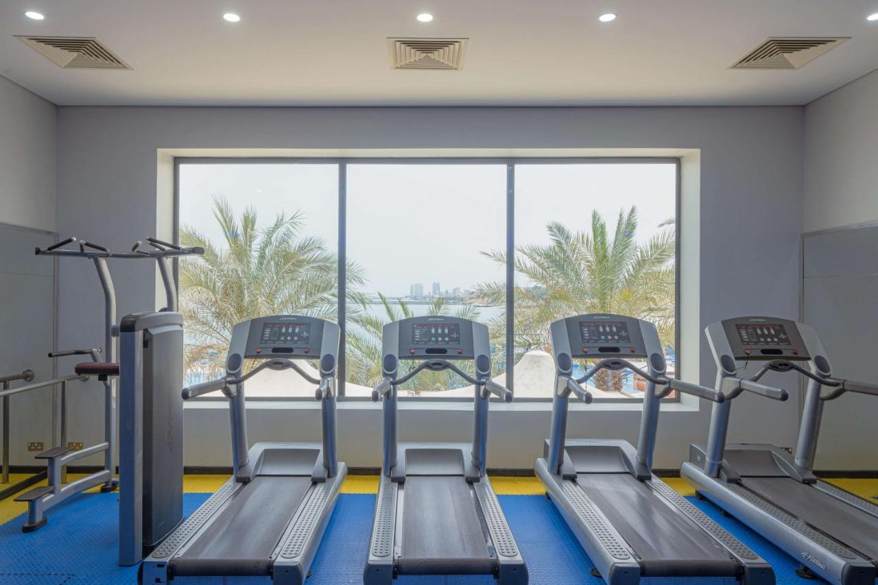 Radisson Blu Hotel, Kuwait Кувейт Экстерьер фото The gym at the hotel