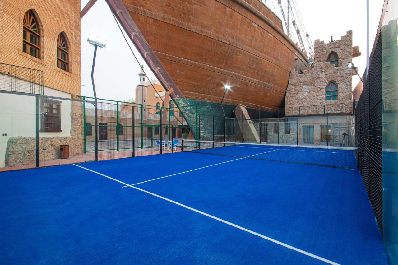 Radisson Blu Hotel, Kuwait Кувейт Экстерьер фото A paddle tennis court in Murcia, Spain